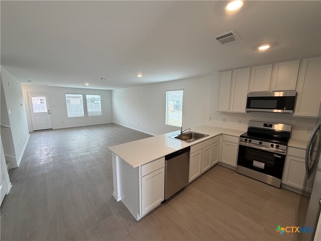 Building Photo - 1102 Campbellton Dr