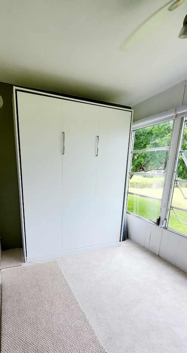 Building Photo - 1010 Country Club Dr