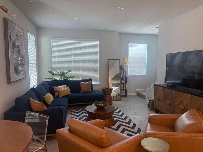 Building Photo - Modern 2-Bedroom Townhome with Garage Park...