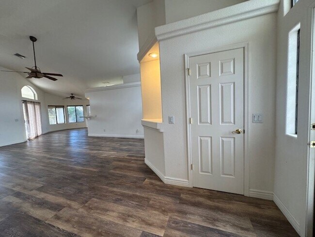 Building Photo - 3BR with SOLAR-NO Electric Bills! RV Gate & Parking, Bullhead Parkway