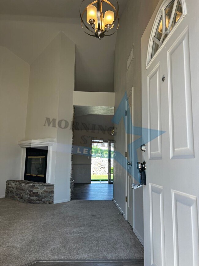 Building Photo - 703 City View Dr