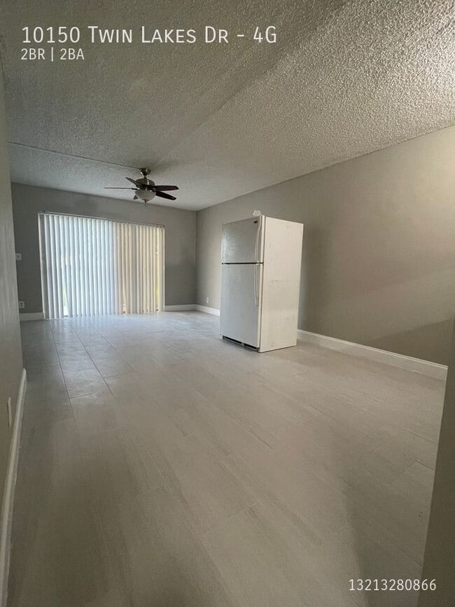 Building Photo - 10150 Twin Lakes Dr