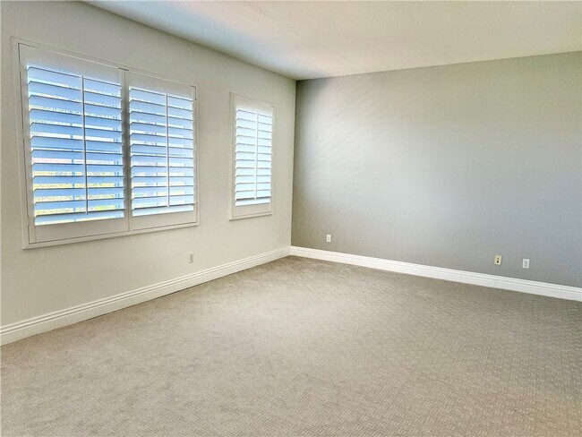 Building Photo - 9 Flintridge Ave