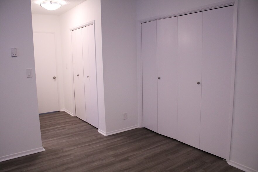 Master Closets - 1737 Glendon Ave