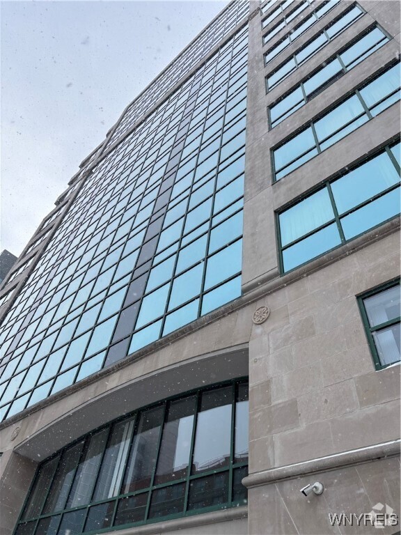 Building Photo - 610 Main St