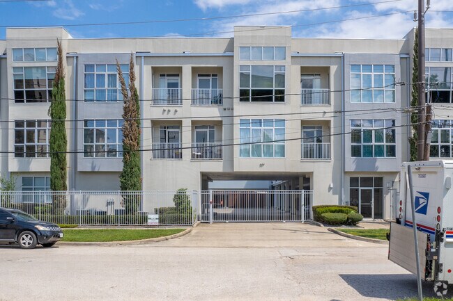 Entrance - Pierce Street Midtown Flats