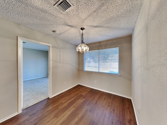 Building Photo - 16302 N Cross Dr