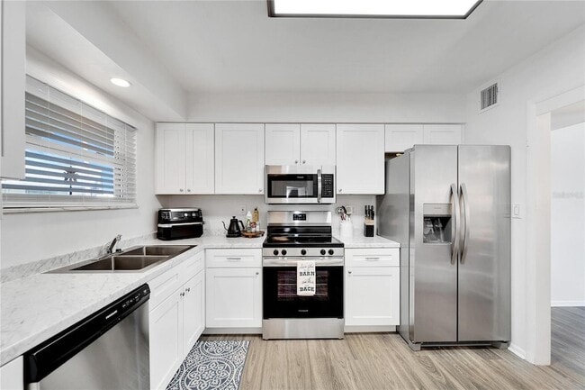 Building Photo - 1216 Hacienda Dr