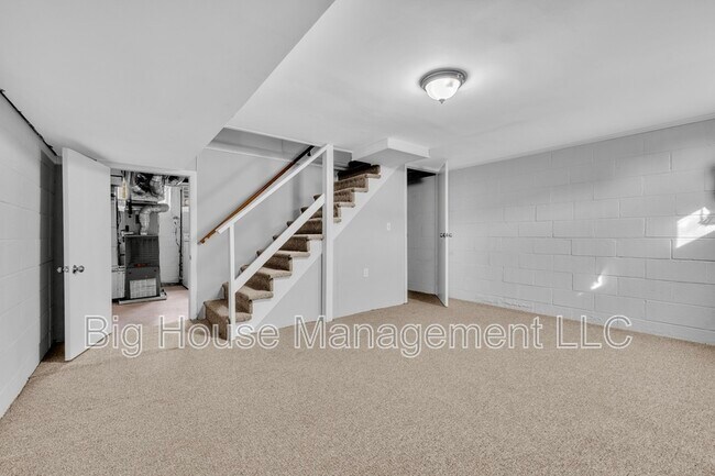 Building Photo - 4310 Roberton Ave