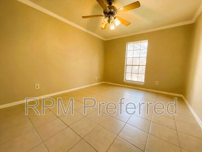 Building Photo - 2800 Jeanetta St