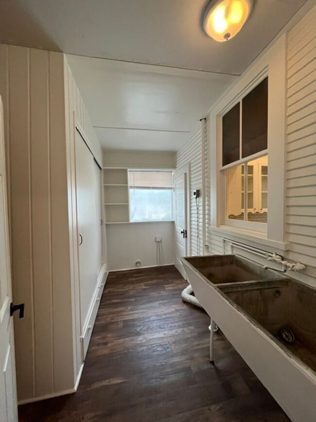 Building Photo - ZPINE1066