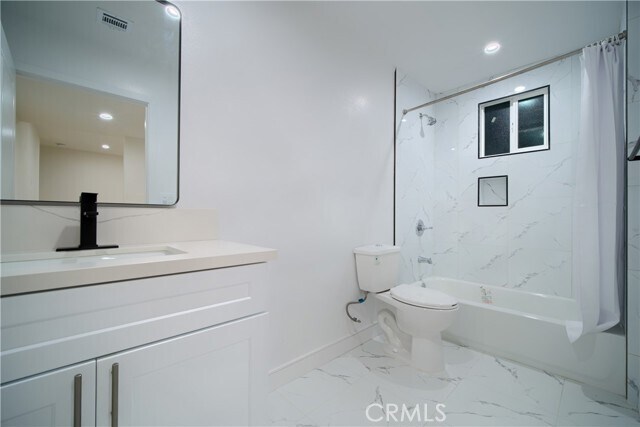 Building Photo - 803 E 84th Pl