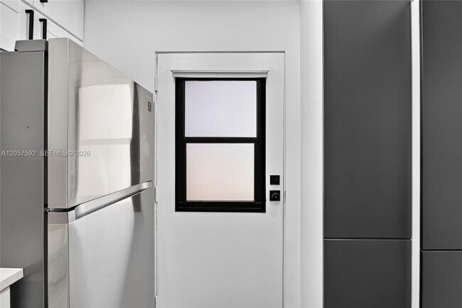 Building Photo - 3301 N Country Club Dr