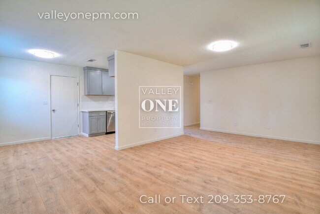 Building Photo - 1634 Arlington Ct