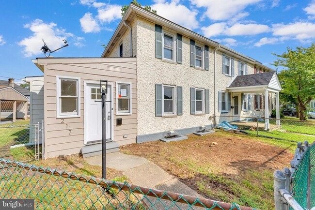 Building Photo - 217 Pennsylvania Rd