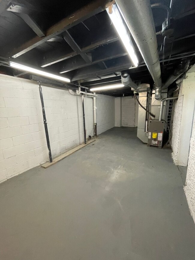 Building Photo - Remodeled 3 Bedroom , 1 Bath Home!