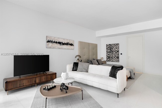 Building Photo - 300 S Biscayne Blvd