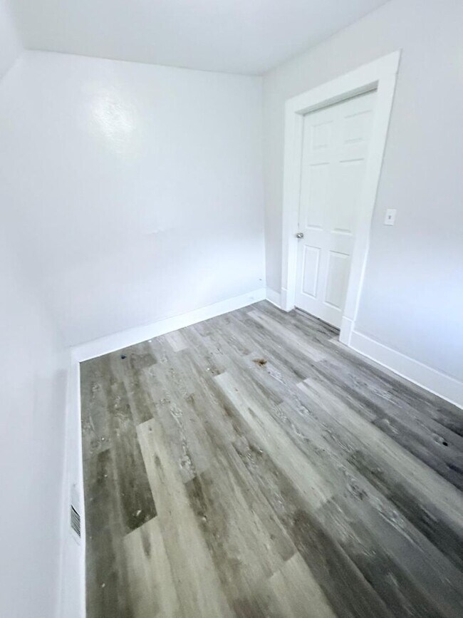 Building Photo - 3119 W 68th St