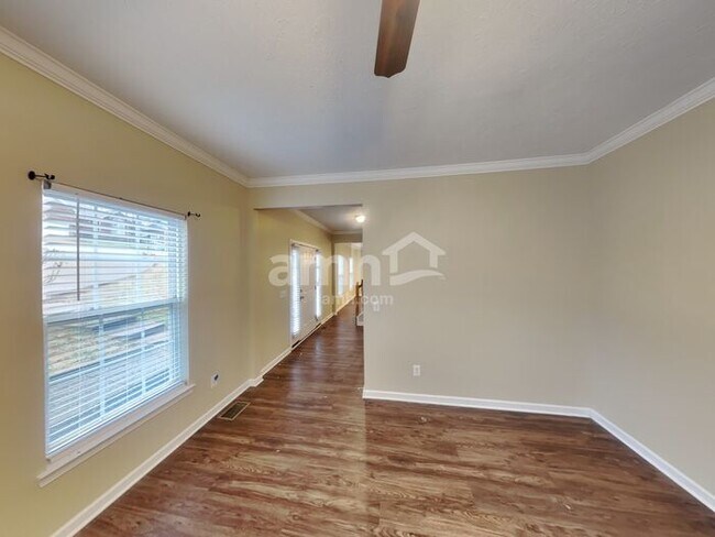 Building Photo - 7028 Oak Brook Terrace
