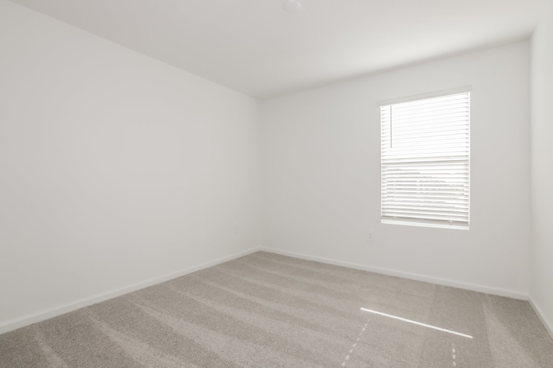 Building Photo - 2478 McKinley Dr