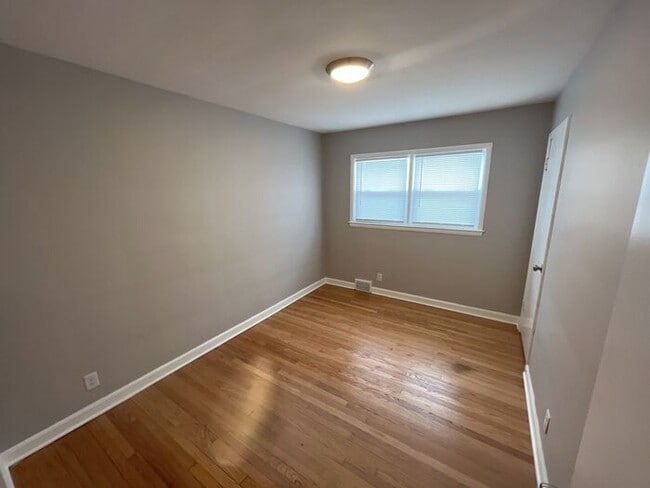 Building Photo - Brick Ranch Single Family Home