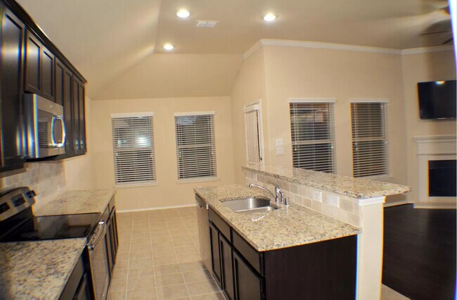 Building Photo - 701 Cheyenne Dr