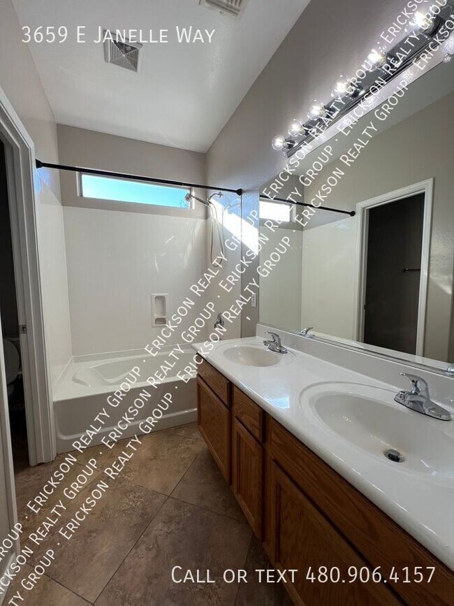 Building Photo - 3659 E Janelle Way