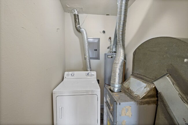 Building Photo - 404 Sunny Ln