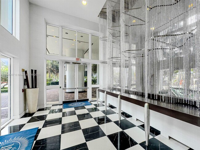 Building Photo - 1800 N Bayshore Dr
