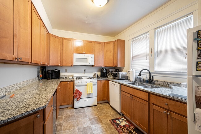 Building Photo - 1117 S Forest Ave