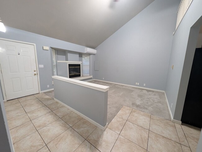 Building Photo - Large 3 Bedroom Corner Unit in The Heart of Gig Harbor! Available Now!