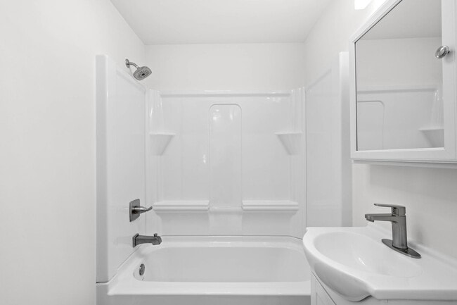 Building Photo - AVAILABLE MAY 1ST! UPDATED THROUGHOUT! 3-bedroom in Beechview!