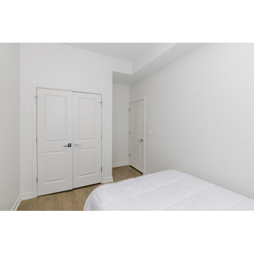 Building Photo - Gorgeous 2 bed/1 bath Recent Rehab!