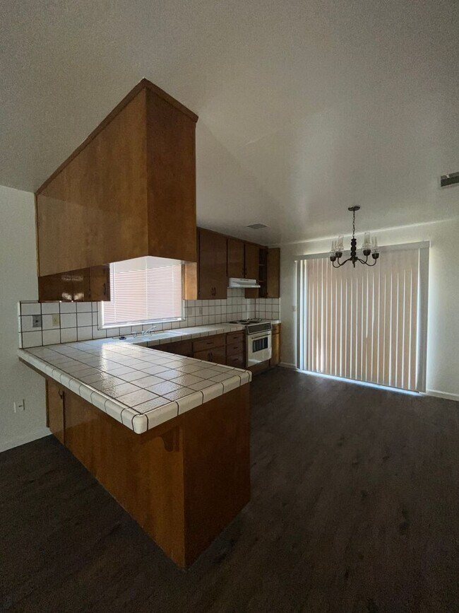 Building Photo - 4056