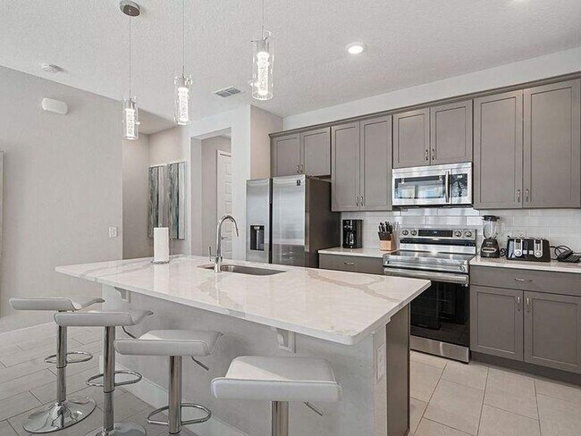 Building Photo - 7916 Draw St