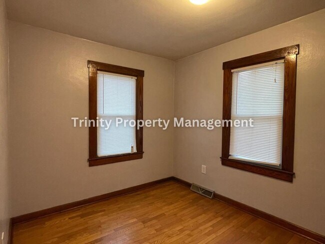 Building Photo - 310 Spring Ave