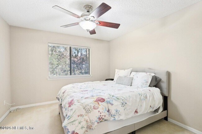 Building Photo - 604 Briar Way Ln