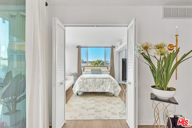 Building Photo - 9950 Durant Dr