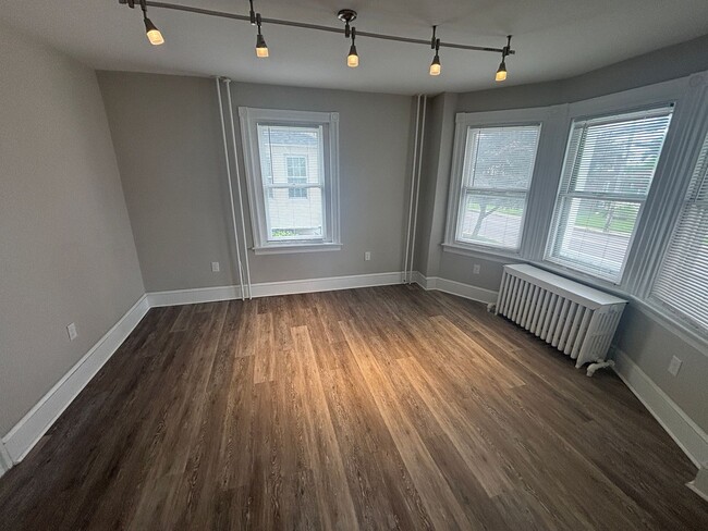 Building Photo - Single Family Home Available for Rent in t...
