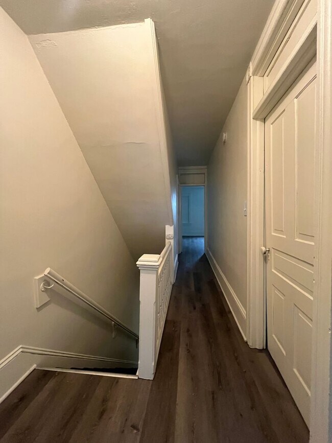 Building Photo - Jamestown St 142-144