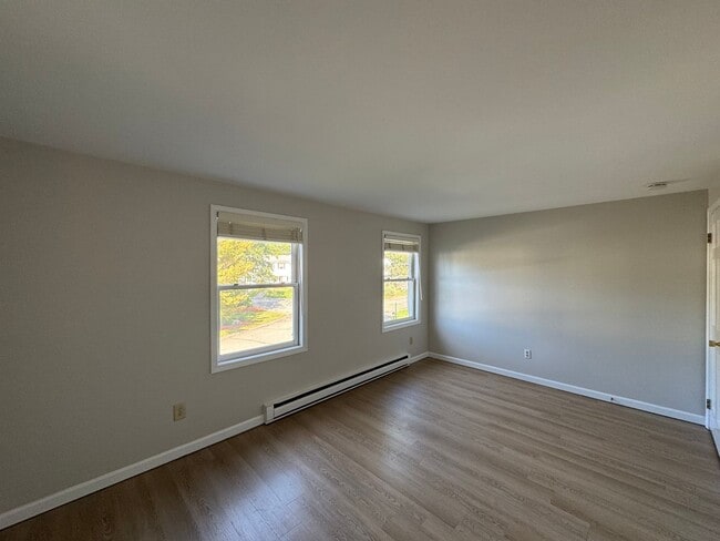 Building Photo - 20 Northwoods Cir