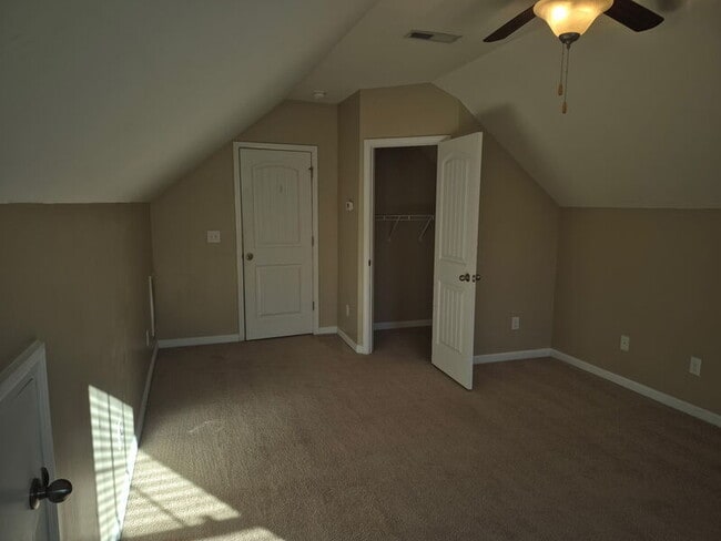 Building Photo - 284 River Oak St