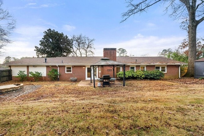 Building Photo - 161 Deerwood Cir