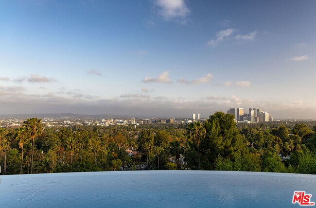 Building Photo - 1118 Calle Vista Dr