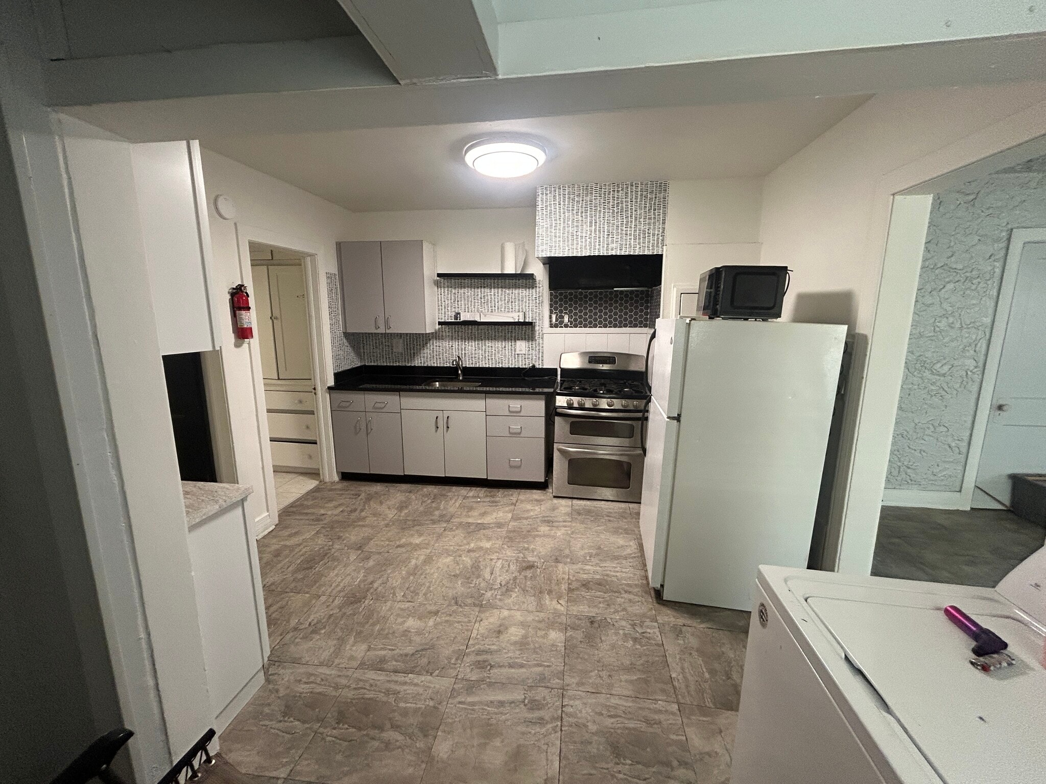 Kitchen - 1307 N Lewis Pl