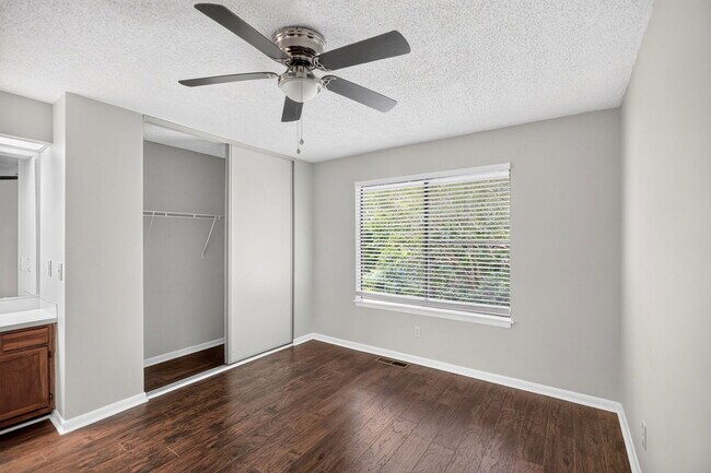 Building Photo - 8471 Yadkin Cir