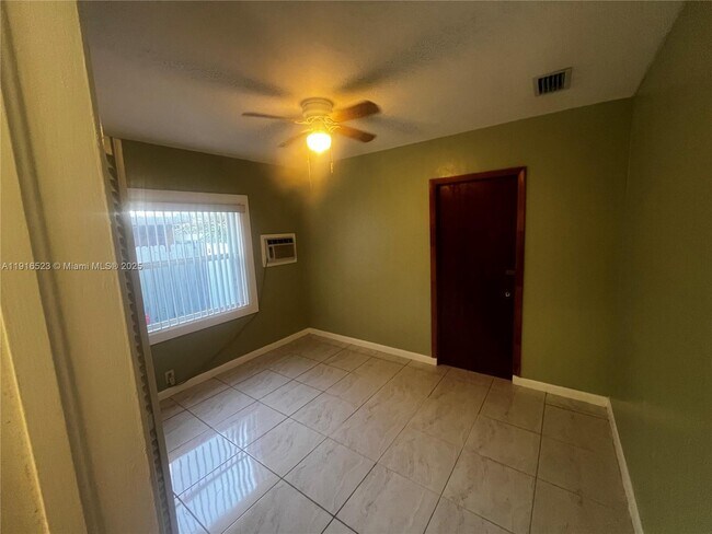 Building Photo - 11108 Peachtree Dr