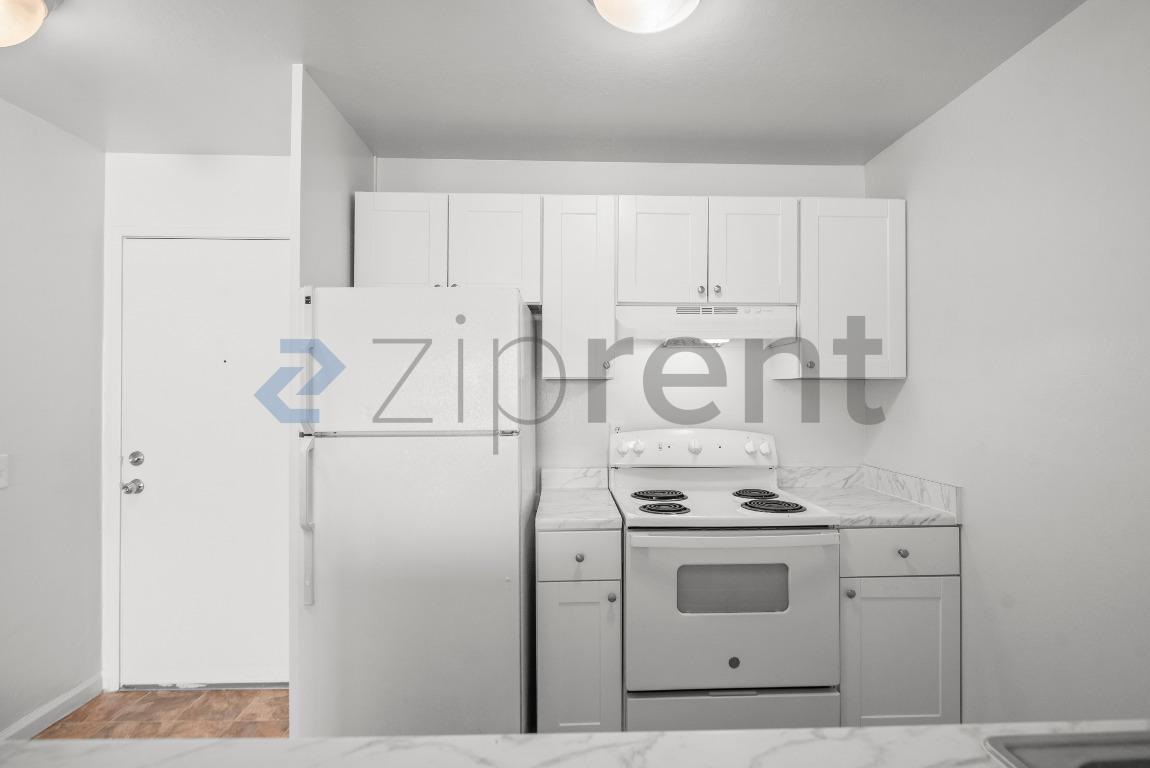 Building Photo - Unit 202