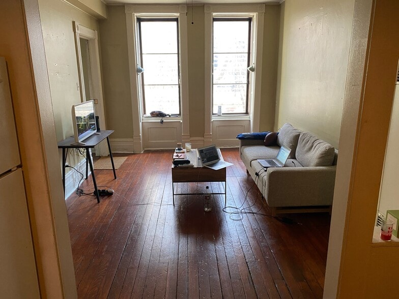 Building Photo - 2122 N Clifton Ave