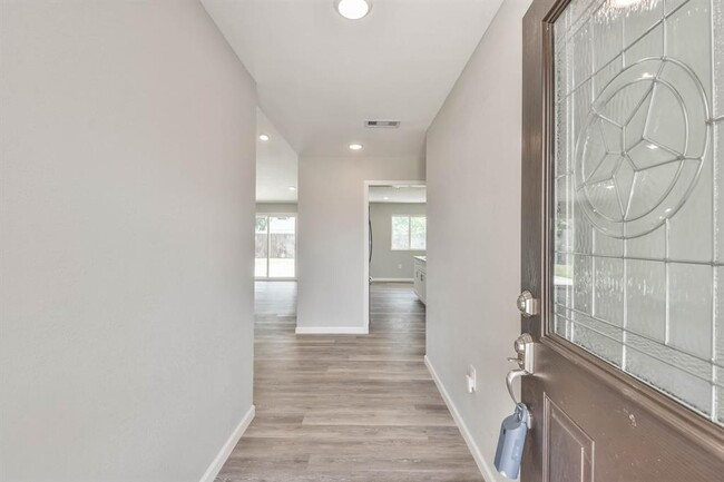 Building Photo - 3215 Rockyridge Dr